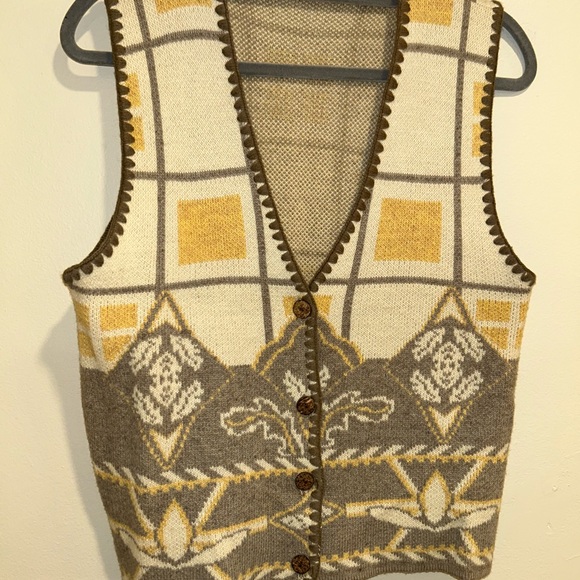 Granola Girl Vest - Picture 3 of 10